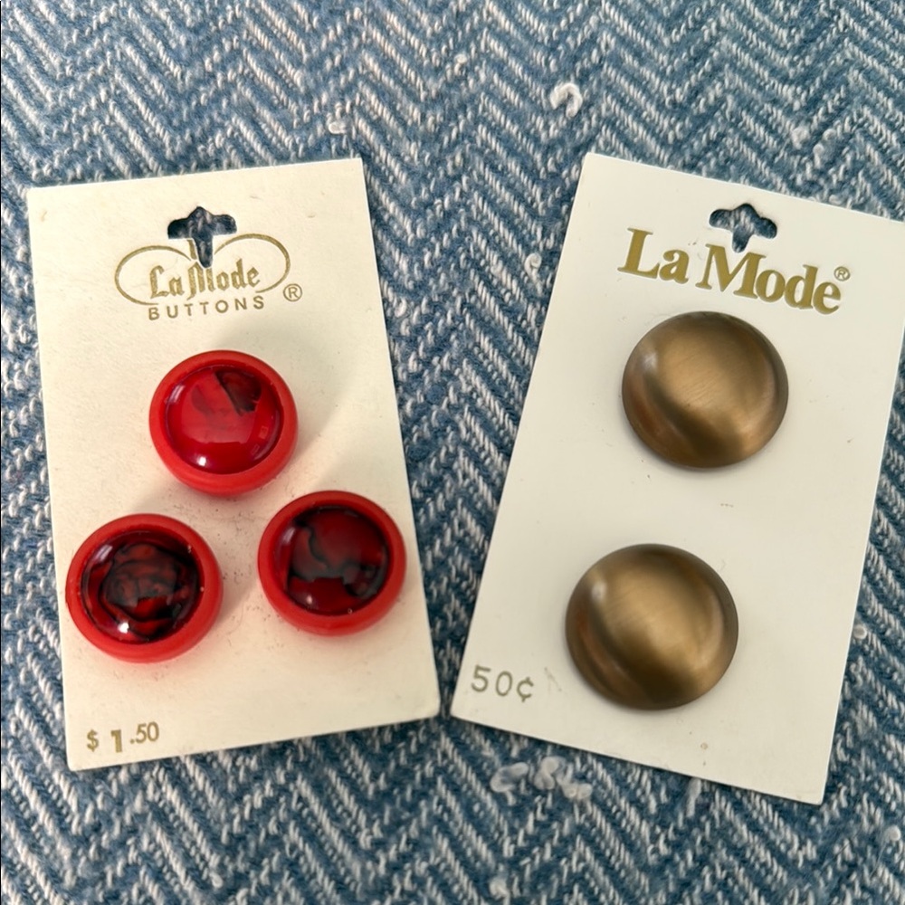 Vintage La Mode Red and Brown Buttons Set